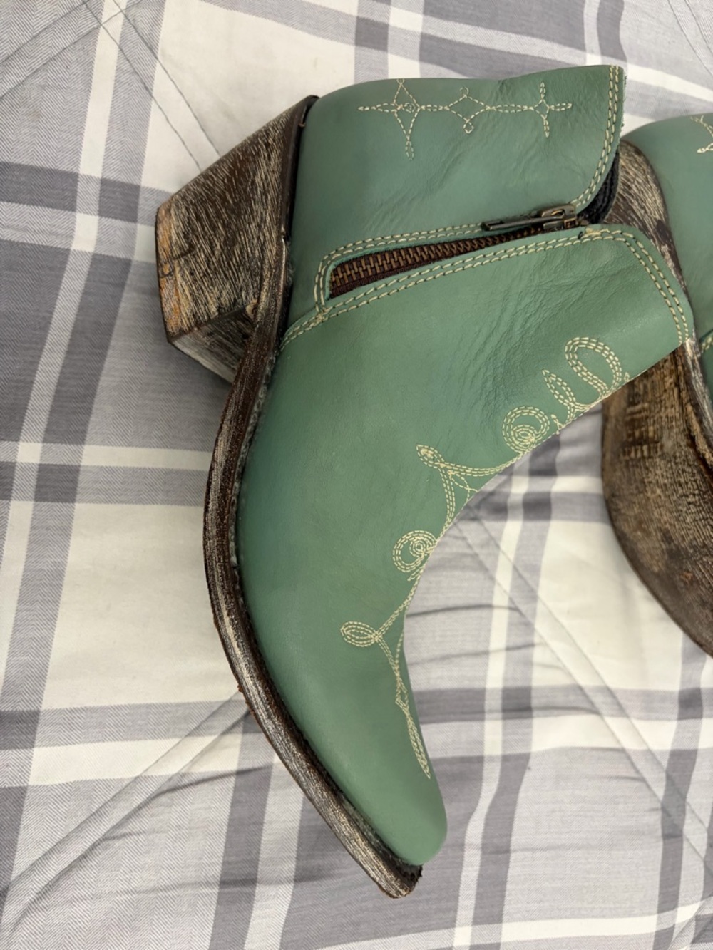 Liberty Black Women's Green mint Embroidered Leather Ankle Boots size 8.5 - Picture 4 of 10